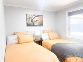 Lovely House at Lake Albert Wagga Wagga